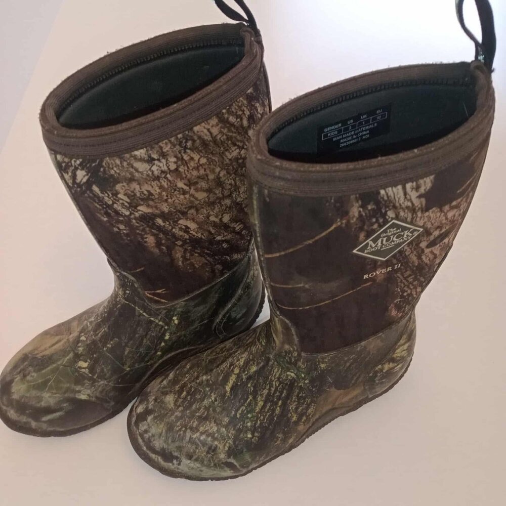 Muck Boots Rover II Size 2 youth Camo Waterproof Outdoor Boots